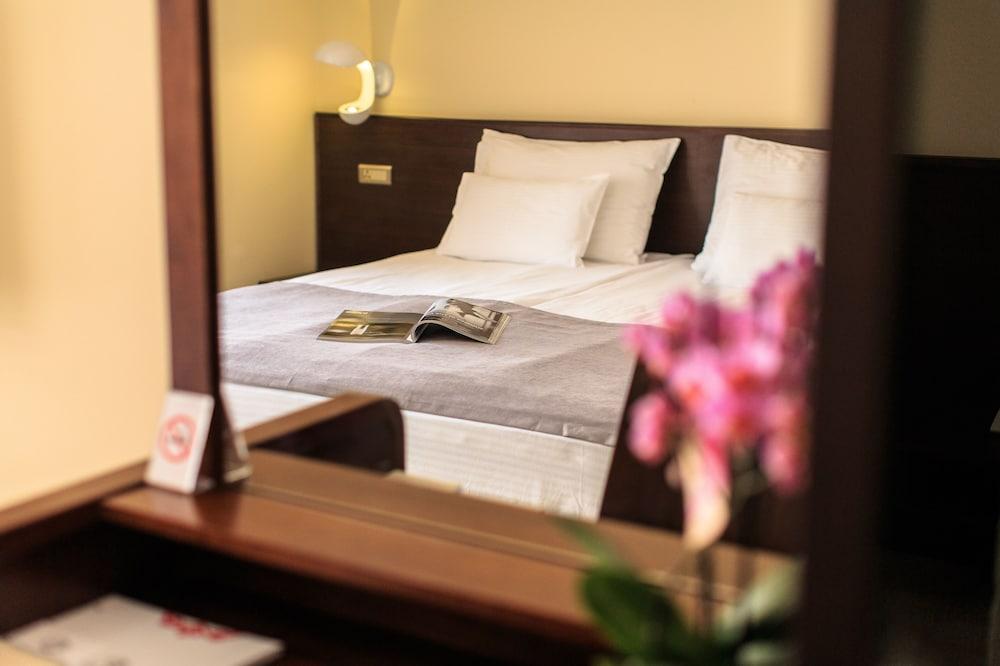 Hotel Premier Budua Esterno foto